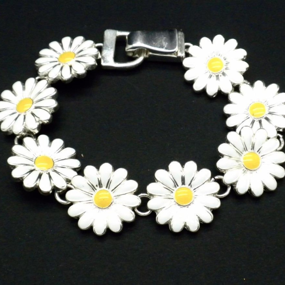 Daisy Magnetic Enamel Bracelet - Picture 3 of 3